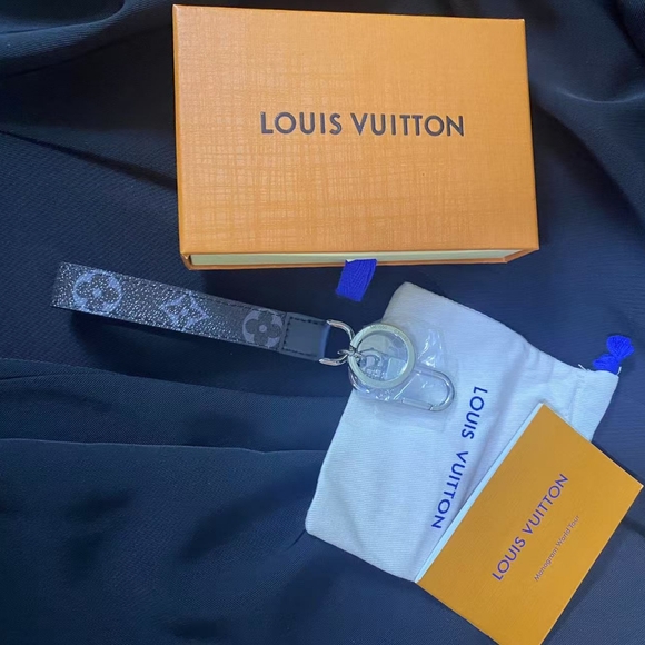 Louis Vuitton keychain black print - Picture 2 of 4